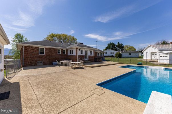 Exterior, Pool