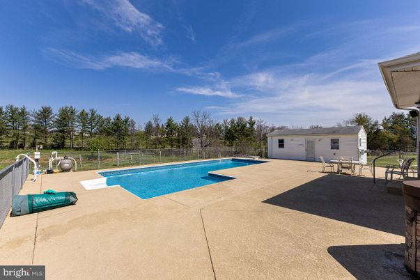 Exterior, Pool