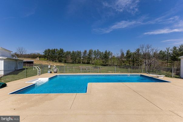 Exterior, Playground, Pool