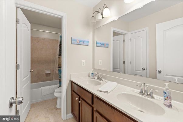 Bathroom, Dual Sink Vanities, Interior