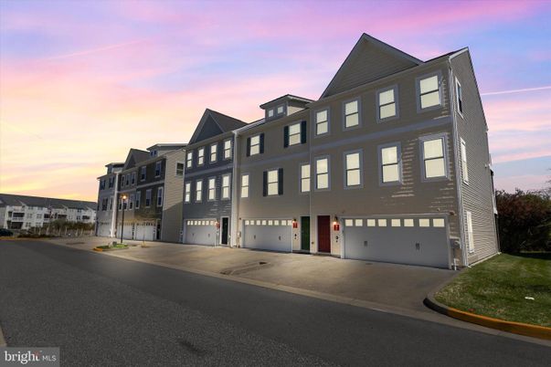 Attached, Exterior, Facade, Rowhouse