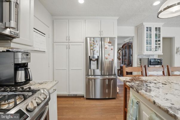 Dining room, Interior, Kitchen, Recessed Lighting, Stainless Steel Appliances, Wood Texture Flooring