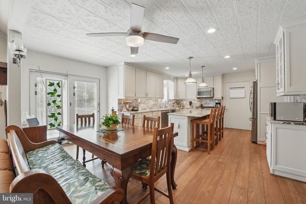 Dining room, Interior, Kitchen, Pendant Lights, Recessed Lighting, Wood Texture Flooring