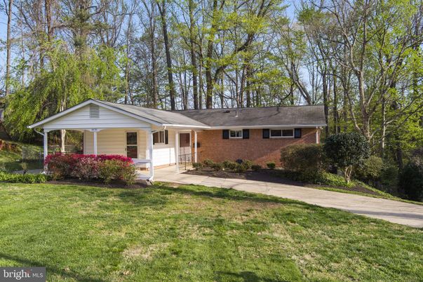 Backyard, Exterior, Facade, Brick Facade, Ranch