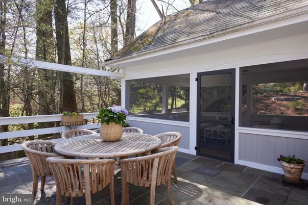 Dining room, Exterior