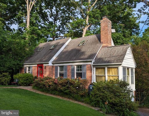 Exterior, Facade, Brick Facade, Cape Cod