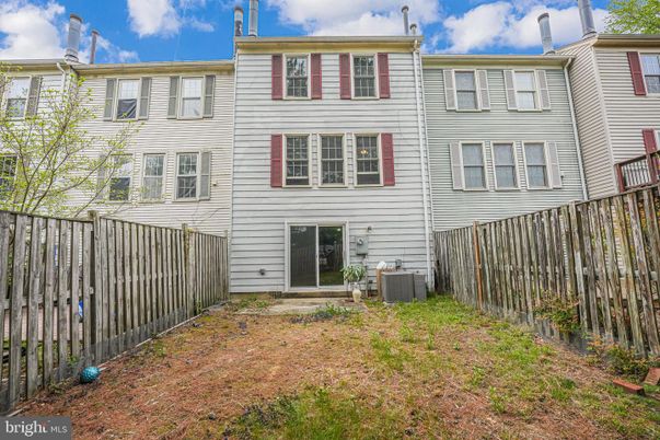 Exterior, Facade, Rowhouse