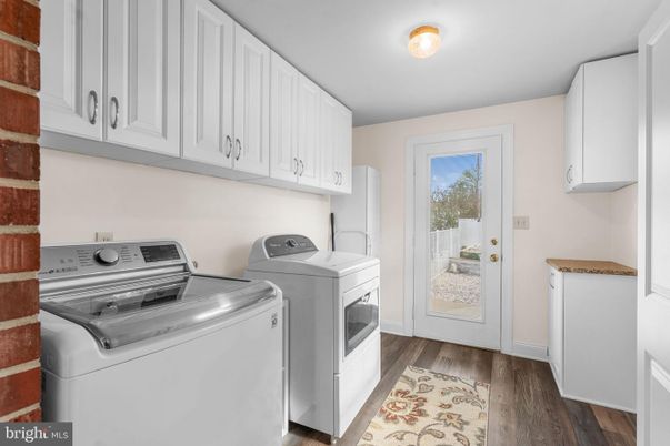 Interior, Washer, Wood Texture Flooring