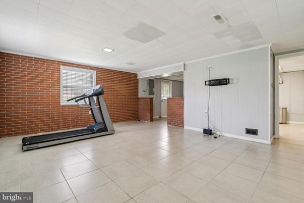 Fitness Equipment, Interior, Recessed Lighting, Stone Walls