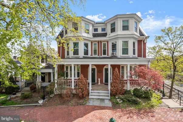 Exterior, Facade, Brick Facade, Queen Anne Victorian