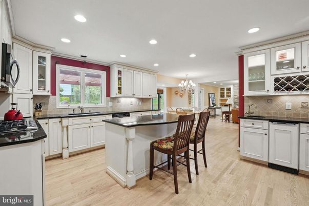 Chandelier, Dining room, Interior, Kitchen, Recessed Lighting, Wood Texture Flooring