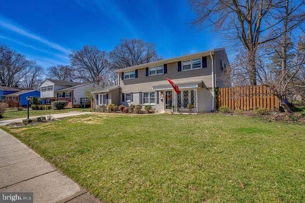 Backyard, Exterior, Facade, Raised Ranch