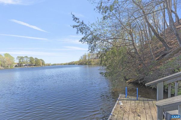 Exterior, Lake
