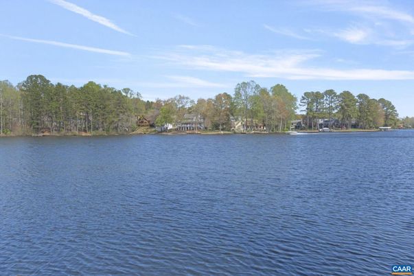 Exterior, Lake