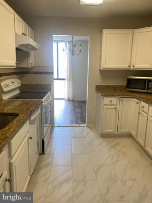 Chandelier, Interior, Kitchen, Marble