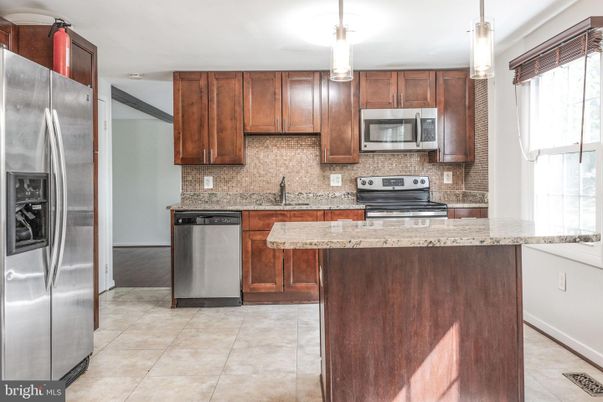 Interior, Kitchen, Pendant Lights, Stainless Steel Appliances