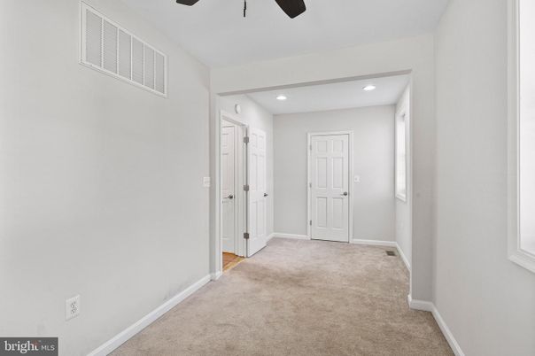 Empty room, Interior, Recessed Lighting