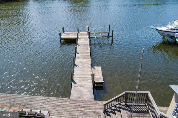 Exterior, Lake