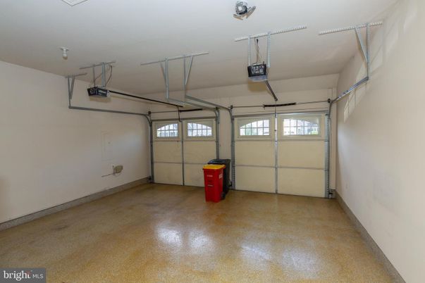 Garage, Interior