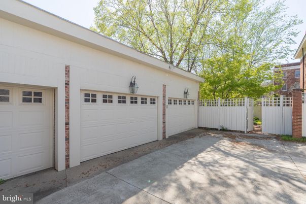 Detached Garage, Exterior