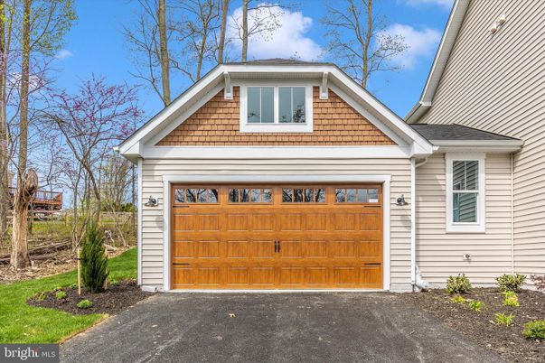 Attached, Exterior, Facade, American Craftsman