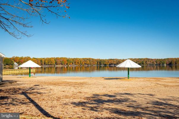Exterior, Lake