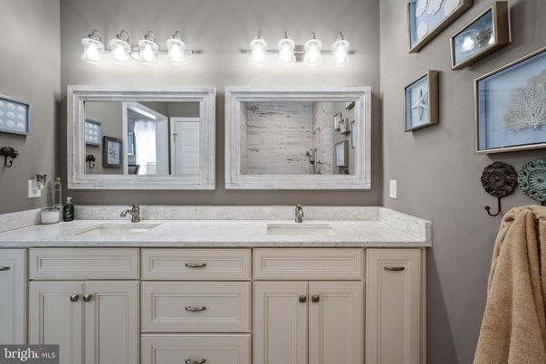 Bathroom, Dual Sink Vanities, Interior