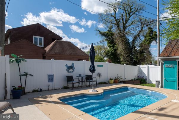 Exterior, Pool