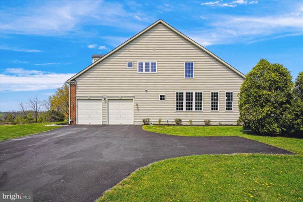 Attached, Exterior, Facade, Farmhouse