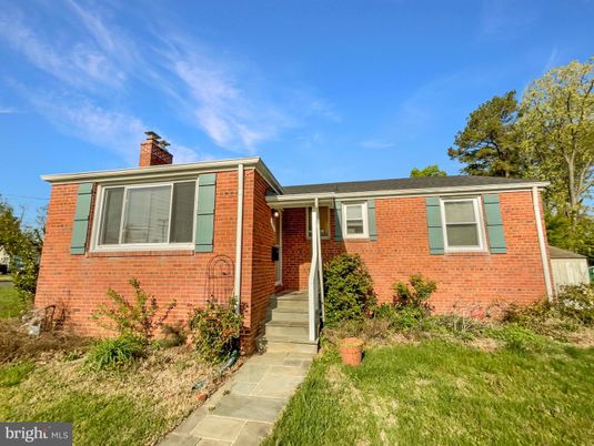 Exterior, Facade, Brick Facade, Split Level