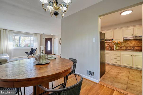 Chandelier, Dining room, Interior, Kitchen, Recessed Lighting, Wood Texture Flooring
