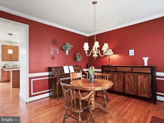 Chandelier, Dining room, Interior, Pendant Lights, Piano, Wood Texture Flooring