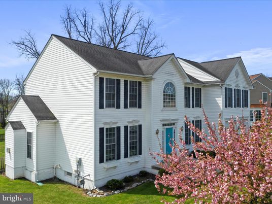 Exterior, Facade, Farmhouse