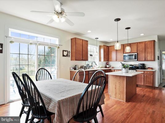 Dining room, Interior, Kitchen, Pendant Lights, Recessed Lighting, Wood Texture Flooring