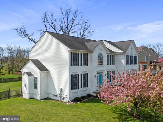 Backyard, Exterior, Facade, Farmhouse