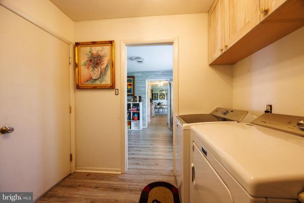 Interior, Washer, Wood Texture Flooring