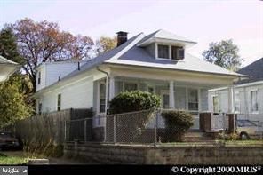 Exterior, Facade, American Foursquare