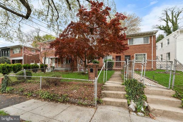 Exterior, Facade, Brick Facade, American Foursquare