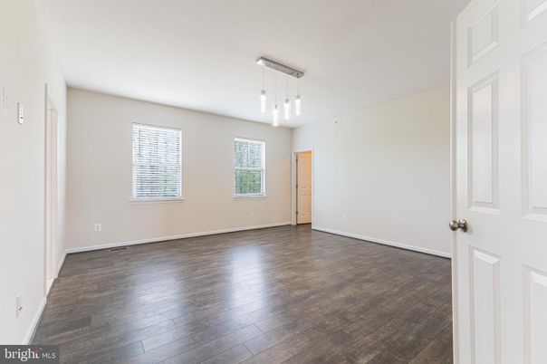 Empty room, Interior, Pendant Lights, Wood Texture Flooring