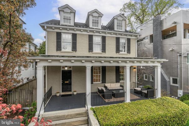 Exterior, Facade, American Foursquare