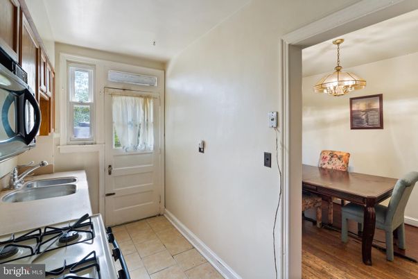 Dining room, Interior, Kitchen, Pendant Lights, Wood Texture Flooring