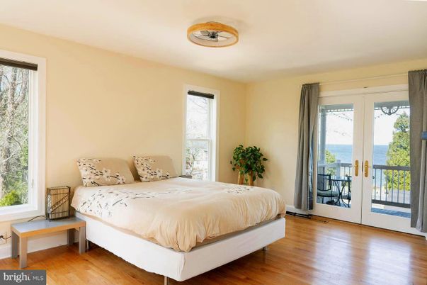 Bedroom, Interior, Water, Wood Texture Flooring