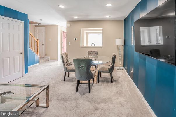 Dining room, Interior, Recessed Lighting
