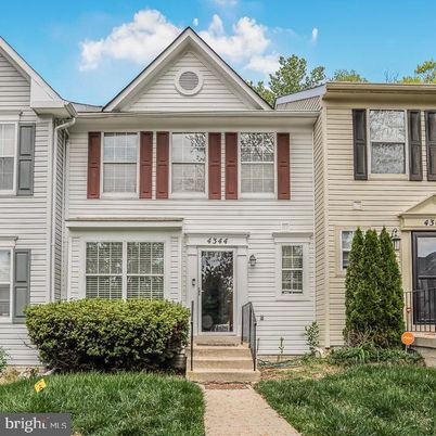 Exterior, Facade, Rowhouse