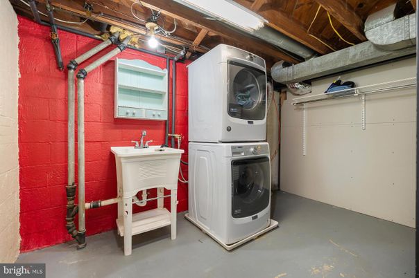 Interior, Utility Closets, Washer, Wooden Beams