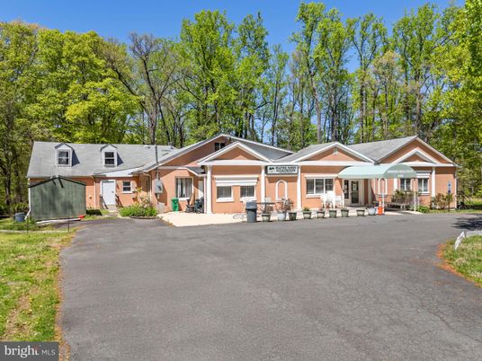 Attached, Exterior, Facade, Ranch