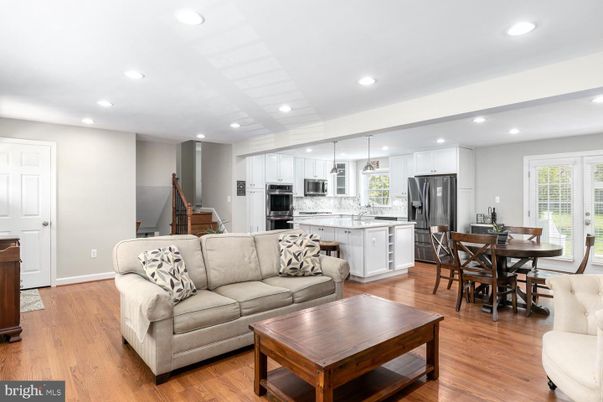 Dining room, Interior, Kitchen, Living room, Pendant Lights, Recessed Lighting, Stainless Steel Appliances, Wood Texture Flooring