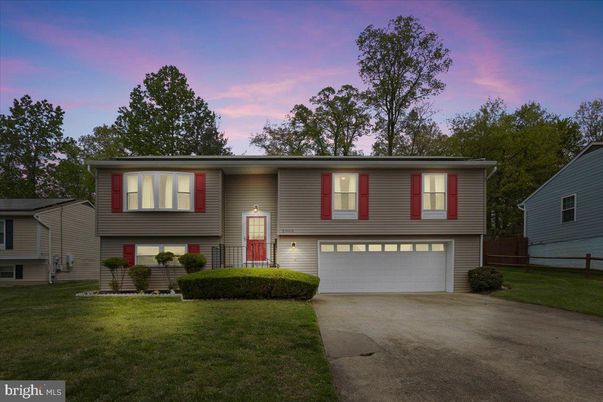 Attached, Exterior, Facade, Raised Ranch