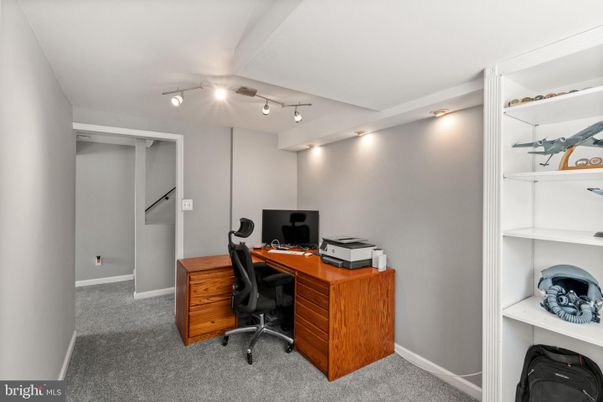 Home Office, Interior