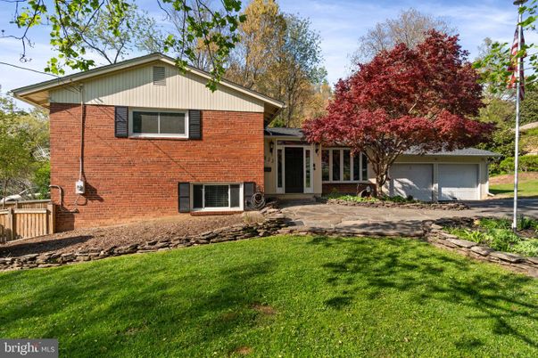 Attached, Detached Garage, Exterior, Facade, Brick Facade, Split Level